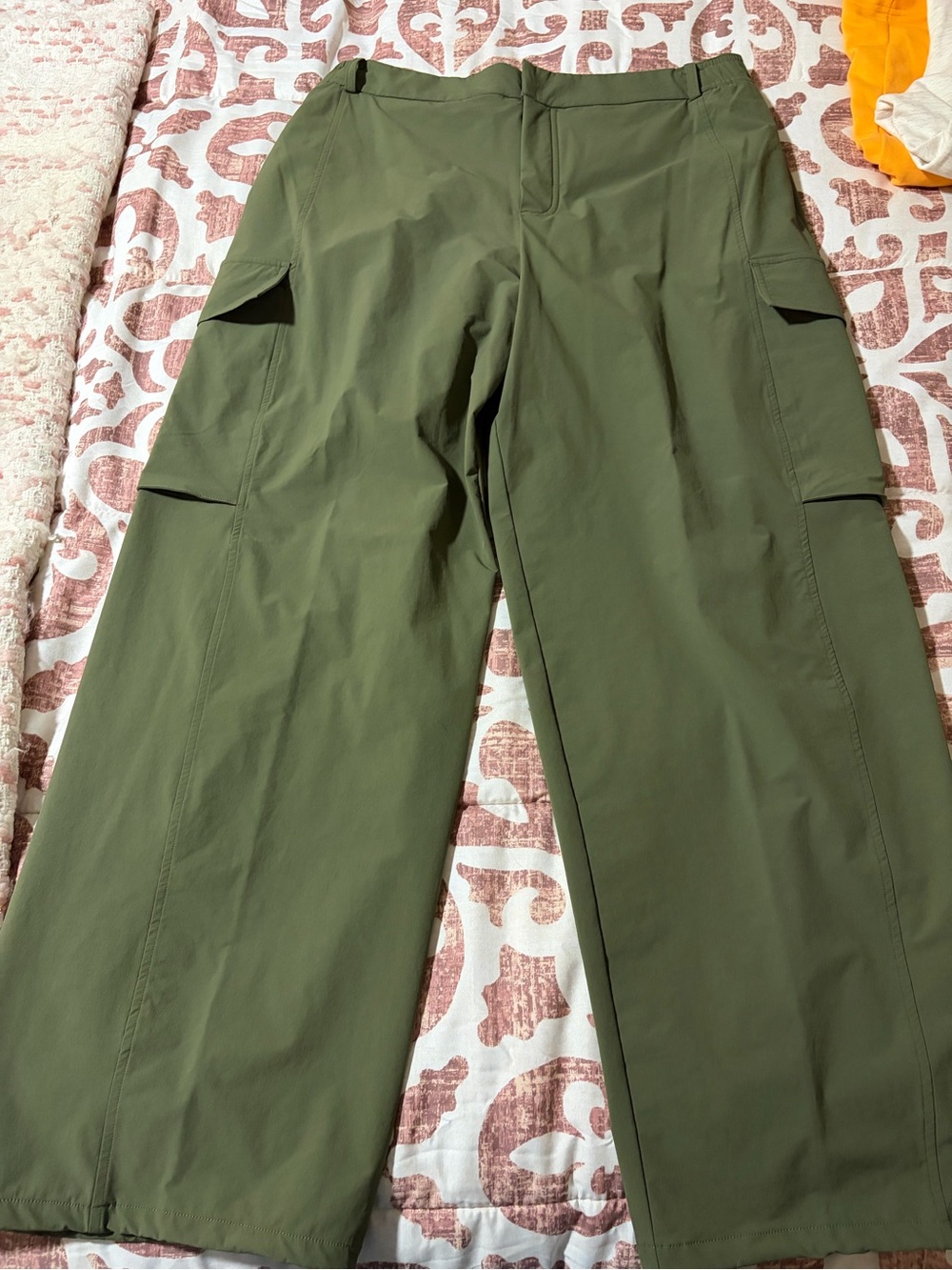 CALIA by Carrie Underwood Olive Green Wide-Leg Cargo Joggers